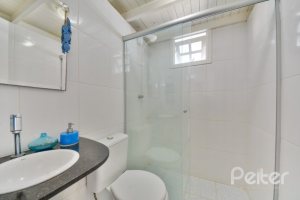Casa à venda com 290m², 4 dormitórios, 1 suíte, no bairro Vila Nova em Porto Alegre
