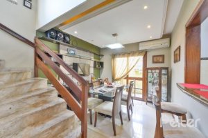 Casa à venda com 170m², 3 dormitórios, 1 suíte, 3 vagas, no bairro Tristeza em Porto Alegre