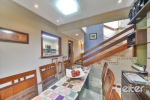 Casa à venda com 170m², 3 dormitórios, 1 suíte, 3 vagas, no bairro Tristeza em Porto Alegre