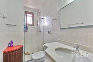 Casa à venda com 170m², 3 dormitórios, 1 suíte, 3 vagas, no bairro Tristeza em Porto Alegre