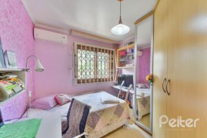 Casa à venda com 170m², 3 dormitórios, 1 suíte, 3 vagas, no bairro Tristeza em Porto Alegre