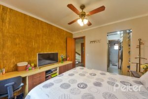 Casa à venda com 170m², 3 dormitórios, 1 suíte, 3 vagas, no bairro Tristeza em Porto Alegre