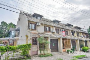 Casa à venda com 170m², 3 dormitórios, 1 suíte, 3 vagas, no bairro Tristeza em Porto Alegre