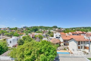 Apartamento à venda com 73m², 3 dormitórios, 1 suíte, 2 vagas, no bairro Tristeza em Porto Alegre