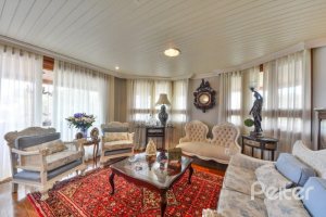 Apartamento à venda com 246m², 3 dormitórios, 1 suíte, 2 vagas, no bairro Cristal em Porto Alegre