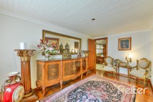 Apartamento à venda com 246m², 3 dormitórios, 1 suíte, 2 vagas, no bairro Cristal em Porto Alegre