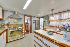 Apartamento à venda com 246m², 3 dormitórios, 1 suíte, 2 vagas, no bairro Cristal em Porto Alegre