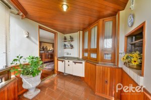 Apartamento à venda com 246m², 3 dormitórios, 1 suíte, 2 vagas, no bairro Cristal em Porto Alegre