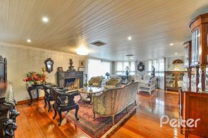 Apartamento à venda com 246m², 3 dormitórios, 1 suíte, 2 vagas, no bairro Cristal em Porto Alegre