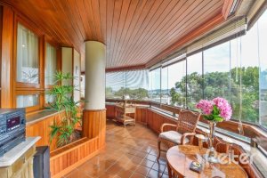 Apartamento à venda com 246m², 3 dormitórios, 1 suíte, 2 vagas, no bairro Cristal em Porto Alegre