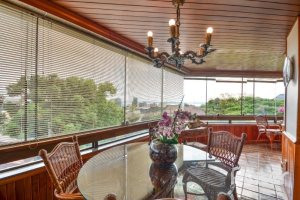 Apartamento à venda com 246m², 3 dormitórios, 1 suíte, 2 vagas, no bairro Cristal em Porto Alegre