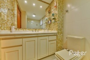 Apartamento à venda com 246m², 3 dormitórios, 1 suíte, 2 vagas, no bairro Cristal em Porto Alegre