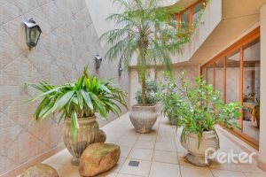 Apartamento à venda com 246m², 3 dormitórios, 1 suíte, 2 vagas, no bairro Cristal em Porto Alegre