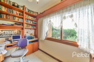 Apartamento à venda com 246m², 3 dormitórios, 1 suíte, 2 vagas, no bairro Cristal em Porto Alegre