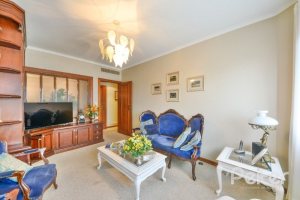 Apartamento à venda com 246m², 3 dormitórios, 1 suíte, 2 vagas, no bairro Cristal em Porto Alegre