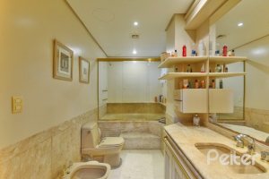 Apartamento à venda com 246m², 3 dormitórios, 1 suíte, 2 vagas, no bairro Cristal em Porto Alegre