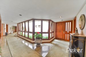 Apartamento à venda com 246m², 3 dormitórios, 1 suíte, 2 vagas, no bairro Cristal em Porto Alegre