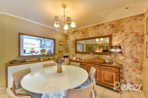 Casa em Condomínio à venda com 257m², 3 dormitórios, 1 suíte, 3 vagas, no bairro Tristeza em PORTO ALEGRE