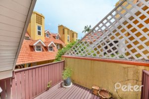 Casa em Condomínio à venda com 257m², 3 dormitórios, 1 suíte, 3 vagas, no bairro Tristeza em PORTO ALEGRE