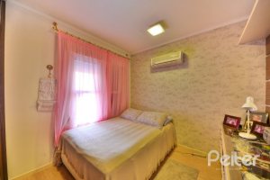 Casa em Condomínio à venda com 257m², 3 dormitórios, 1 suíte, 3 vagas, no bairro Tristeza em PORTO ALEGRE