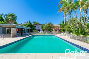 Casa em Condomínio à venda com 229m², 3 dormitórios, 1 suíte, 3 vagas, no bairro Tristeza em Porto Alegre