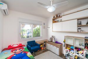 Casa em Condomínio à venda com 229m², 3 dormitórios, 1 suíte, 3 vagas, no bairro Tristeza em Porto Alegre