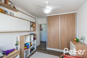 Casa em Condomínio à venda com 229m², 3 dormitórios, 1 suíte, 3 vagas, no bairro Tristeza em Porto Alegre