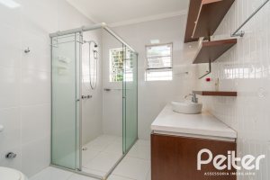 Casa em Condomínio à venda com 229m², 3 dormitórios, 1 suíte, 3 vagas, no bairro Tristeza em Porto Alegre