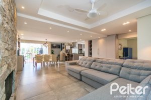 Casa em Condomínio à venda com 229m², 3 dormitórios, 1 suíte, 3 vagas, no bairro Tristeza em Porto Alegre