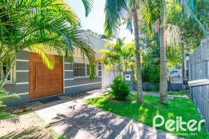 Casa em Condomínio à venda com 229m², 3 dormitórios, 1 suíte, 3 vagas, no bairro Tristeza em Porto Alegre