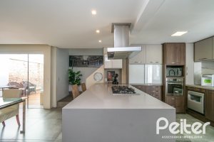 Casa em Condomínio à venda com 229m², 3 dormitórios, 1 suíte, 3 vagas, no bairro Tristeza em Porto Alegre