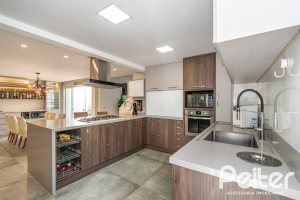 Casa em Condomínio à venda com 229m², 3 dormitórios, 1 suíte, 3 vagas, no bairro Tristeza em Porto Alegre