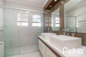 Casa em Condomínio à venda com 229m², 3 dormitórios, 1 suíte, 3 vagas, no bairro Tristeza em Porto Alegre