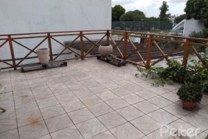 Casa à venda com 400m², 6 dormitórios, 1 suíte, 2 vagas, no bairro Tristeza em Porto Alegre