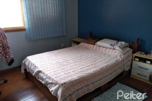 Casa à venda com 400m², 6 dormitórios, 1 suíte, 2 vagas, no bairro Tristeza em Porto Alegre