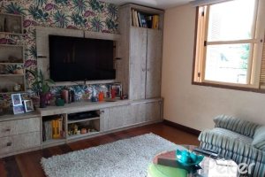 Casa à venda com 400m², 6 dormitórios, 1 suíte, 2 vagas, no bairro Tristeza em Porto Alegre