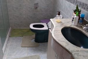 Casa à venda com 400m², 6 dormitórios, 1 suíte, 2 vagas, no bairro Tristeza em Porto Alegre