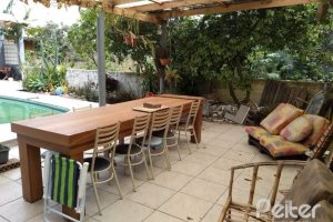 Casa à venda com 400m², 6 dormitórios, 1 suíte, 2 vagas, no bairro Tristeza em Porto Alegre