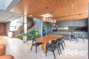 Casa em Condomínio à venda com 608m², 5 dormitórios, 5 suítes, 3 vagas, no bairro Terra Ville em PORTO ALEGRE