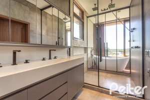 Casa em Condomínio à venda com 608m², 5 dormitórios, 5 suítes, 3 vagas, no bairro Terra Ville em PORTO ALEGRE