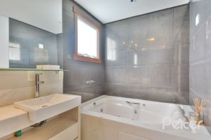 Casa em Condomínio à venda com 397m², 4 dormitórios, 4 suítes, 3 vagas, no bairro Vila Conceicao em PORTO ALEGRE