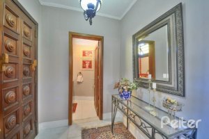 Casa à venda com 350m², 3 dormitórios, 1 suíte, 2 vagas, no bairro Vila Assunção em Porto Alegre