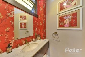 Casa à venda com 350m², 3 dormitórios, 1 suíte, 2 vagas, no bairro Vila Assunção em Porto Alegre