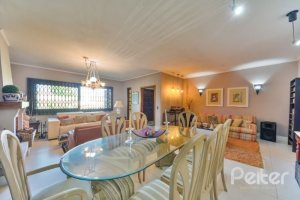 Casa à venda com 350m², 3 dormitórios, 1 suíte, 2 vagas, no bairro Vila Assunção em Porto Alegre