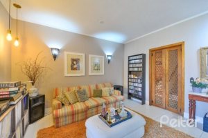 Casa à venda com 350m², 3 dormitórios, 1 suíte, 2 vagas, no bairro Vila Assunção em Porto Alegre