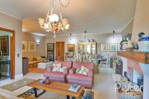 Casa à venda com 350m², 3 dormitórios, 1 suíte, 2 vagas, no bairro Vila Assunção em Porto Alegre