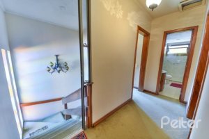 Casa à venda com 350m², 3 dormitórios, 1 suíte, 2 vagas, no bairro Vila Assunção em Porto Alegre