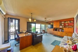 Casa à venda com 350m², 3 dormitórios, 1 suíte, 2 vagas, no bairro Vila Assunção em Porto Alegre