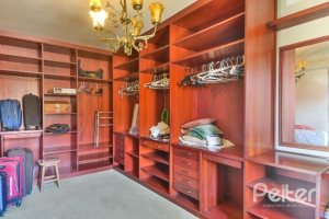 Casa à venda com 350m², 3 dormitórios, 1 suíte, 2 vagas, no bairro Vila Assunção em Porto Alegre