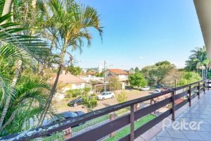 Casa à venda com 350m², 3 dormitórios, 1 suíte, 2 vagas, no bairro Vila Assunção em Porto Alegre